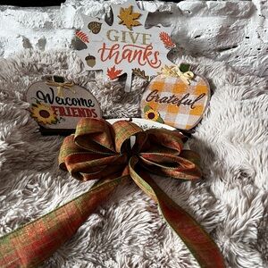 Fall Decor, 3 pieces with large bow. New